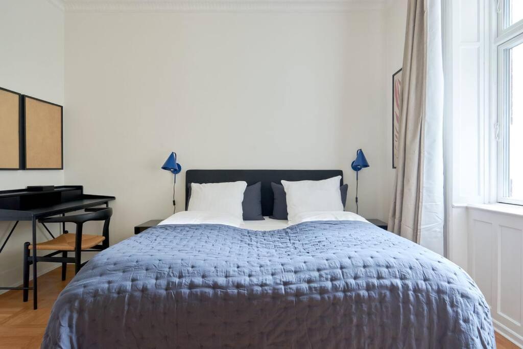Spacious 3 Bedroom Manor Flat Next To Tivoli Kopenhag Dış mekan fotoğraf